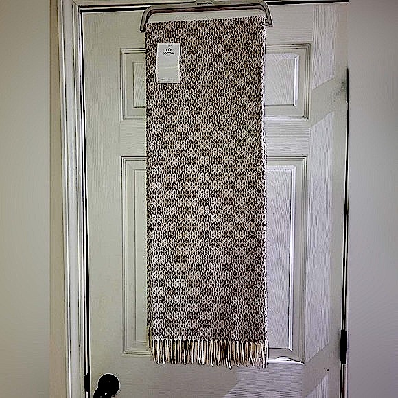 DOCOFIL WHITE THROW BLANKET WITH FRINGES - GEOMETRIC PATTERN - Picture 3 of 8